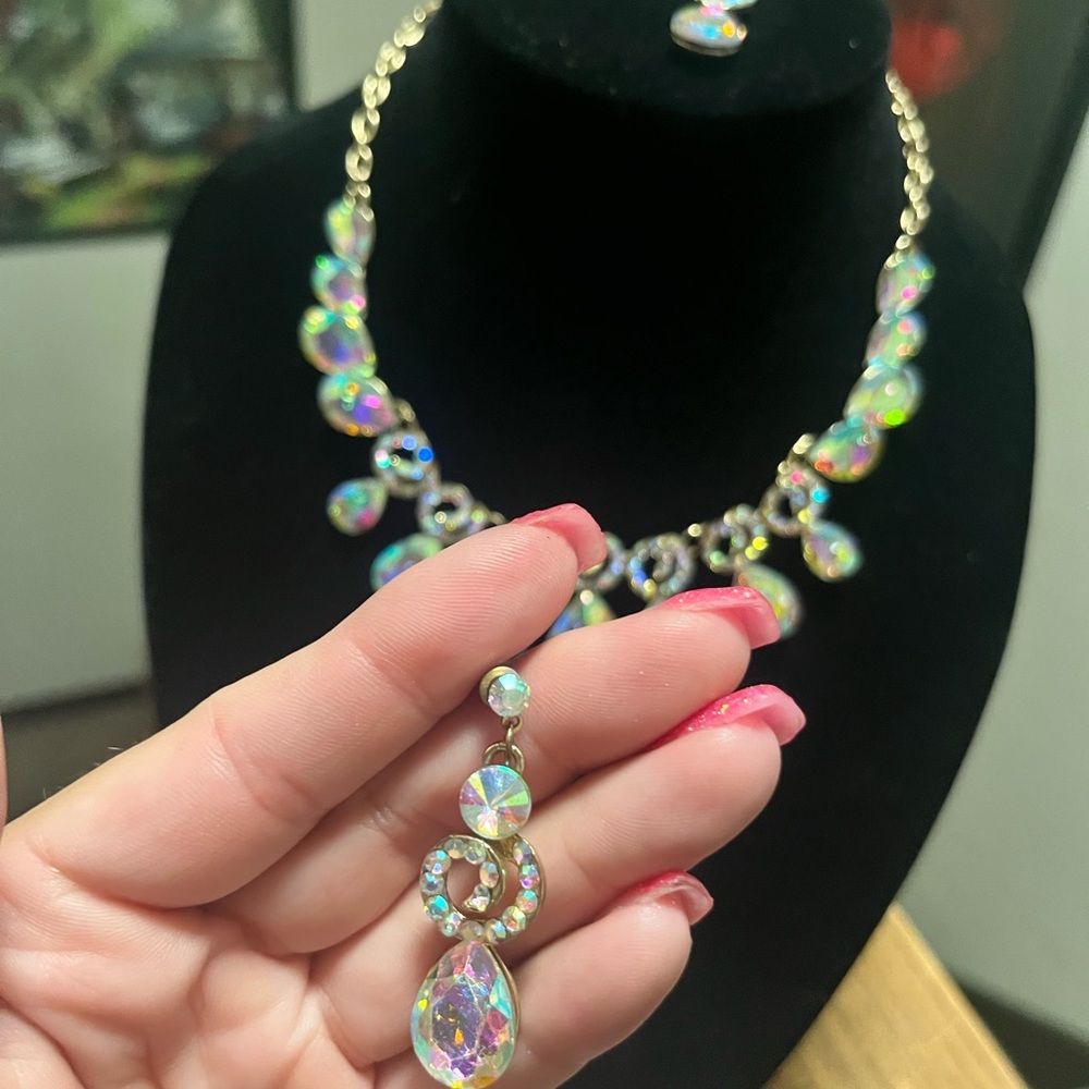 Iridescent Gold Necklace and Earring Set - Picture 5 of 5